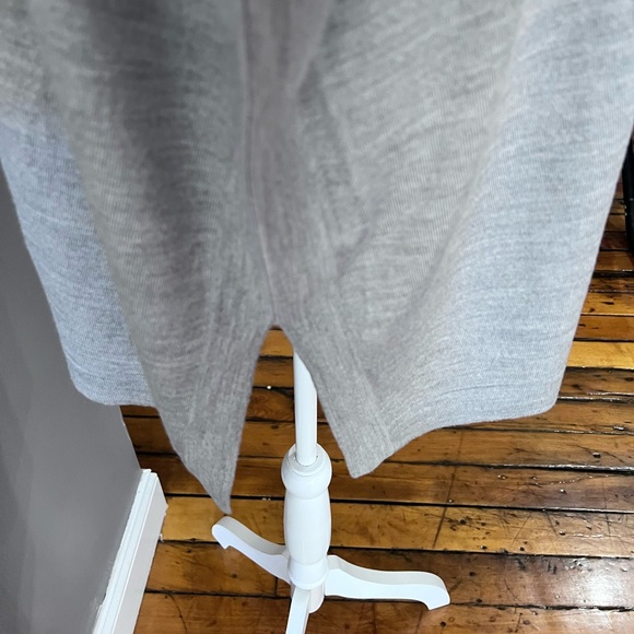 Kinross OS Merino Wool | Silk V-Neck Popover Sweater - Picture 3 of 8